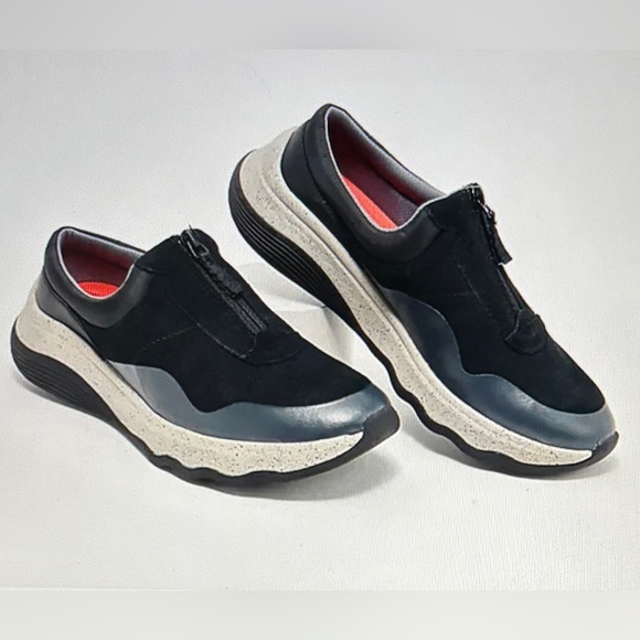 Clarks Jaunt Way Clog Sneaker Black Women Suede Slip On Size 10 Outdoor Walking - Picture 1 of 11